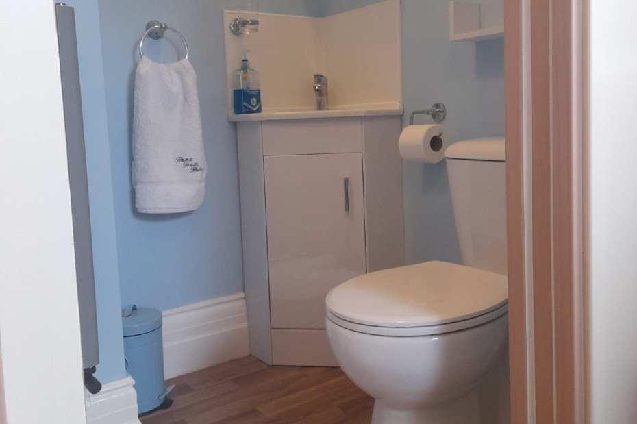 twin room with en suite toilet and the use of 2 shared bathrooms